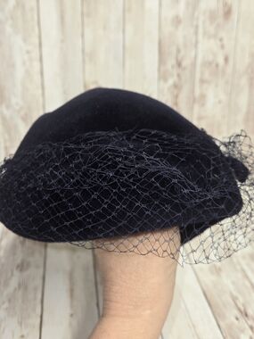 Vintage 1950s Navy Velour Tilt Hat Veil Pearl Trim Super Lee Henry Pollak NY